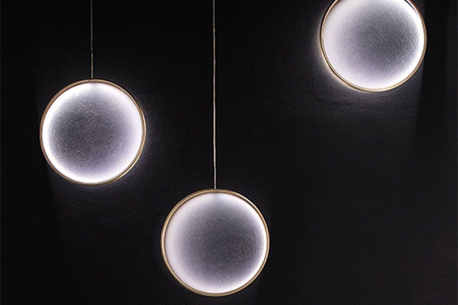 lámpara colgante tubino de Viabizzuno: luminarias de alto rendimiento con estética minimalista y funcionalidad precisa